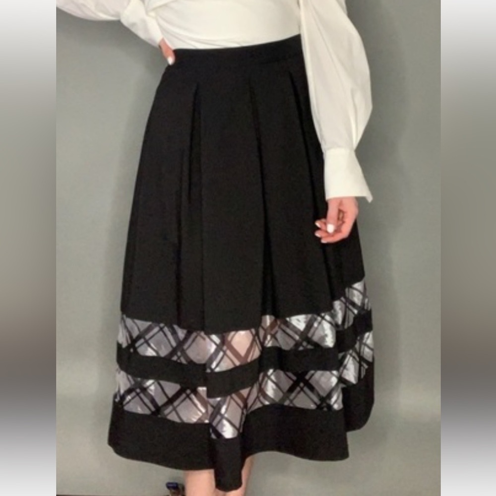 TopShop black pleated skirt with white patterned mesh detail at bottom size 6